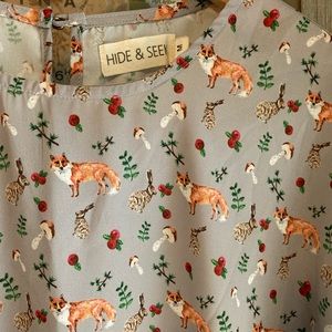 Adorable grey shirt with fox and flora pattern, size M